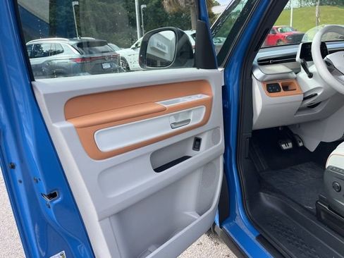 New 2025 Volkswagen ID. Buzz 1st Edition image 5