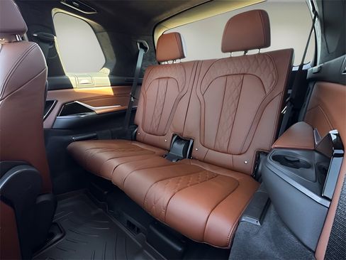 Used 2023 BMW X7 M60i w/ Executive Package image 28