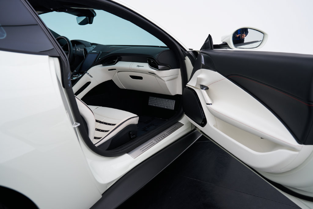 Used 2022 Ferrari Roma RWD image 39