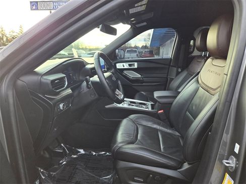 Used 2022 Ford Explorer Platinum w/ Technology Package image 12