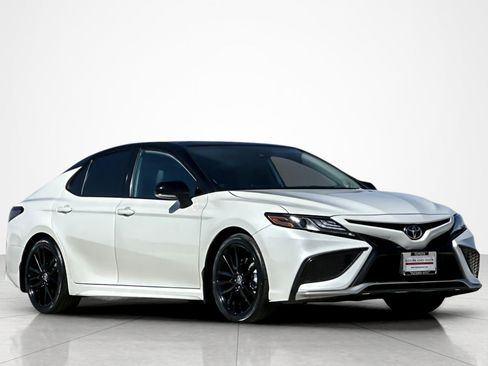 Used 2024 Toyota Camry XSE FWD image 7