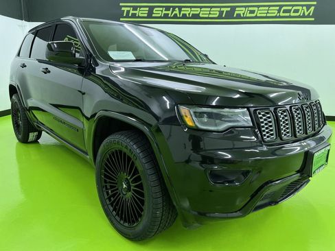 Used 2020 Jeep Grand Cherokee Altitude AWD/4WD image 2
