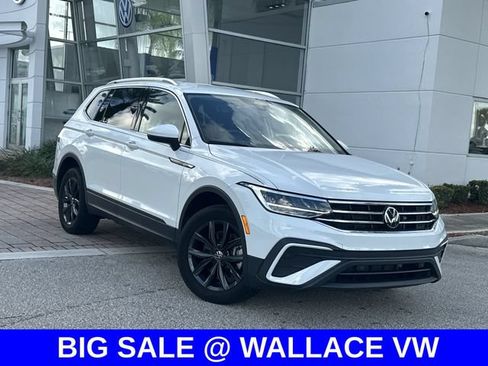 Certified 2024 Volkswagen Tiguan SE FWD image 2