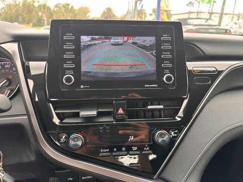 Used 2022 Toyota Camry SE image 12