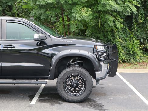 Used 2020 Chevrolet Silverado 1500 LT w/ Fleet Comfort Package AWD/4WD image 12
