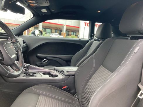 Used 2018 Dodge Challenger SXT RWD image 10
