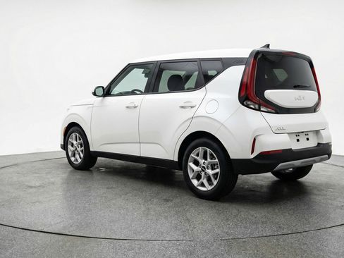 Used 2025 Kia Soul LX w/ LX Technology Package FWD image 6