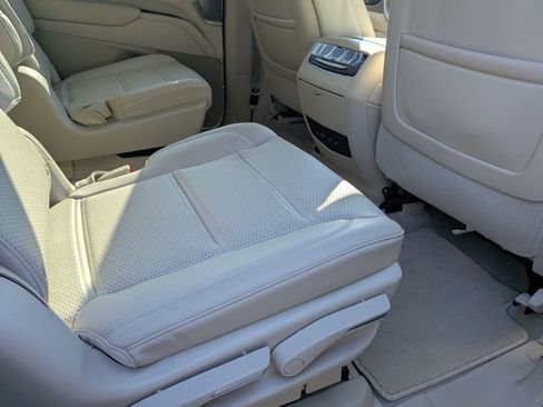 Certified 2023 Cadillac Escalade Premium Luxury Platinum AWD/4WD image 25