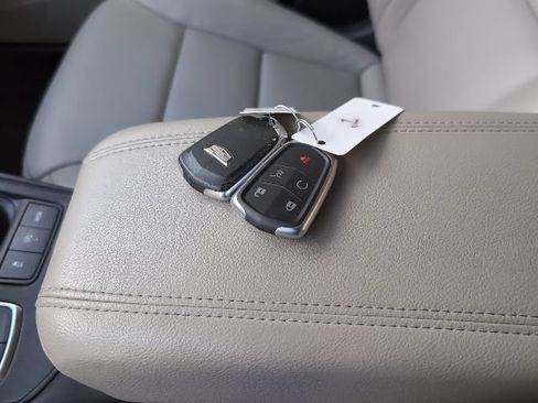 Used 2023 Cadillac XT4 Premium Luxury FWD image 31