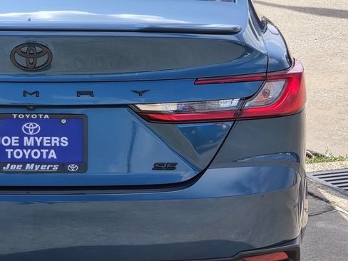Used 2025 Toyota Camry SE FWD image 9