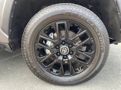 Used 2025 Toyota Tundra Limited AWD/4WD image 12