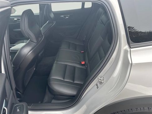 Used 2025 Volvo V60 B5 Cross Country Plus image 29
