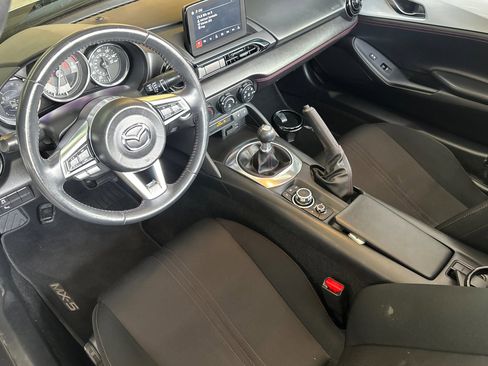 Used 2018 MAZDA MX-5 Miata Club w/ Appearance Package RWD image 11