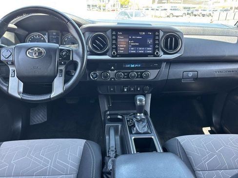 Used 2022 Toyota Tacoma TRD Off-Road AWD/4WD image 12