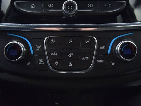 Used 2023 Chevrolet Traverse LT image 33