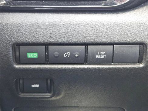 Used 2023 Nissan Sentra SV FWD image 11