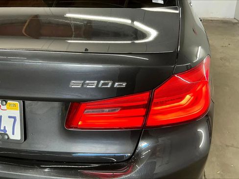 Used 2019 BMW 530e 530e iPerformance image 11