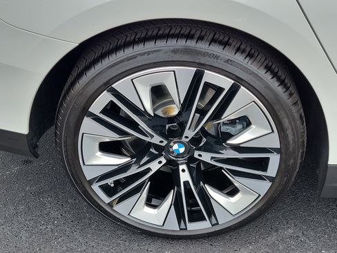 Used 2026 BMW 530i w/ Premium Package RWD image 6