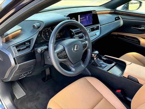 Used 2025 Lexus ES 350 w/ Premium Package image 18