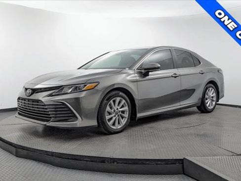Used 2024 Toyota Camry LE w/ Convenience Package FWD image 2