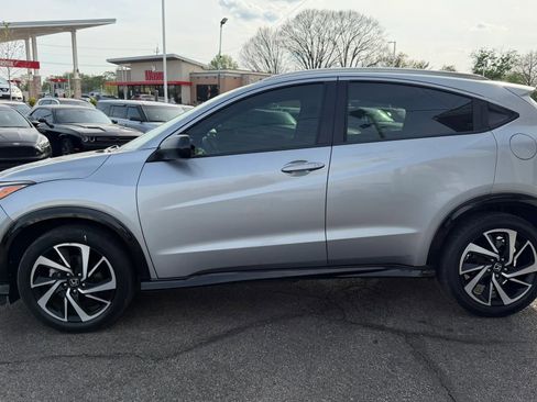 Used 2019 Honda HR-V Sport image 2