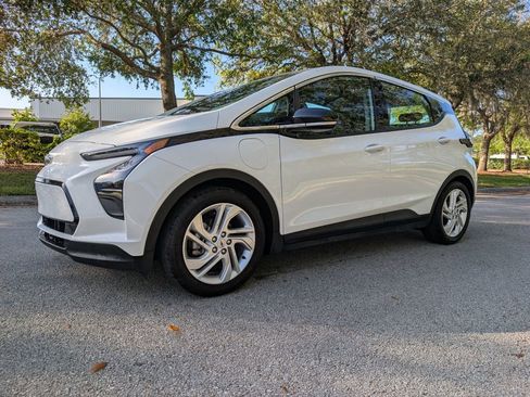 Used 2023 Chevrolet Bolt LT image 3