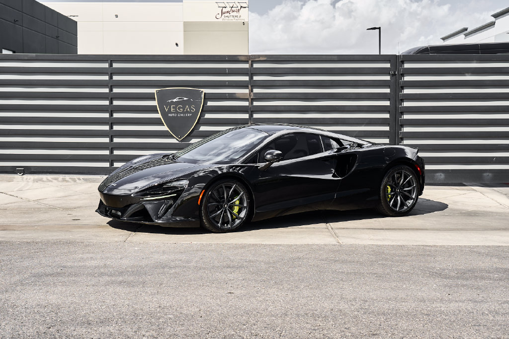 Used 2023 McLaren Artura RWD image 5