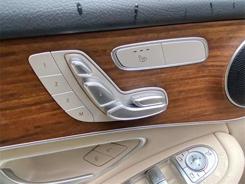 Used 2022 Mercedes-Benz GLC 300 4MATIC image 16