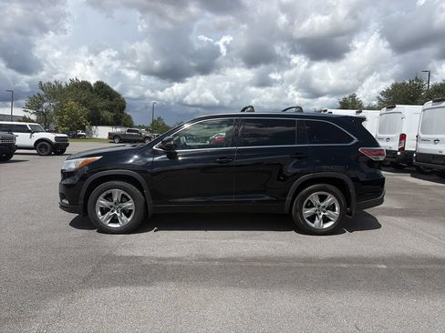 Used 2016 Toyota Highlander Limited w/ Driver Technology Package FWD image 4