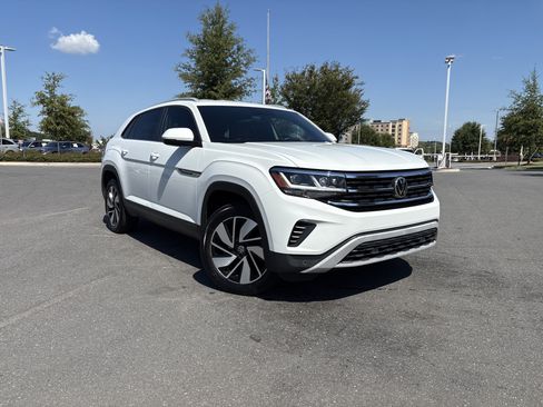 Used 2020 Volkswagen Atlas Cross Sport SE w/ Towing Package AWD/4WD image 2