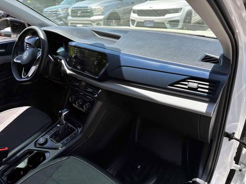 Used 2023 Volkswagen Taos SE w/ Panoramic Sunroof Package AWD/4WD image 8