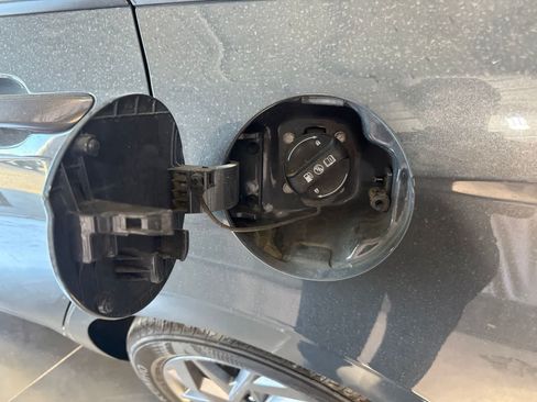Used 2026 Hyundai Elantra Hybrid FWD image 11