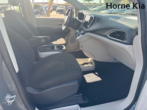 Used 2021 Chrysler Pacifica Touring w/ Cold Weather Group AWD/4WD image 26