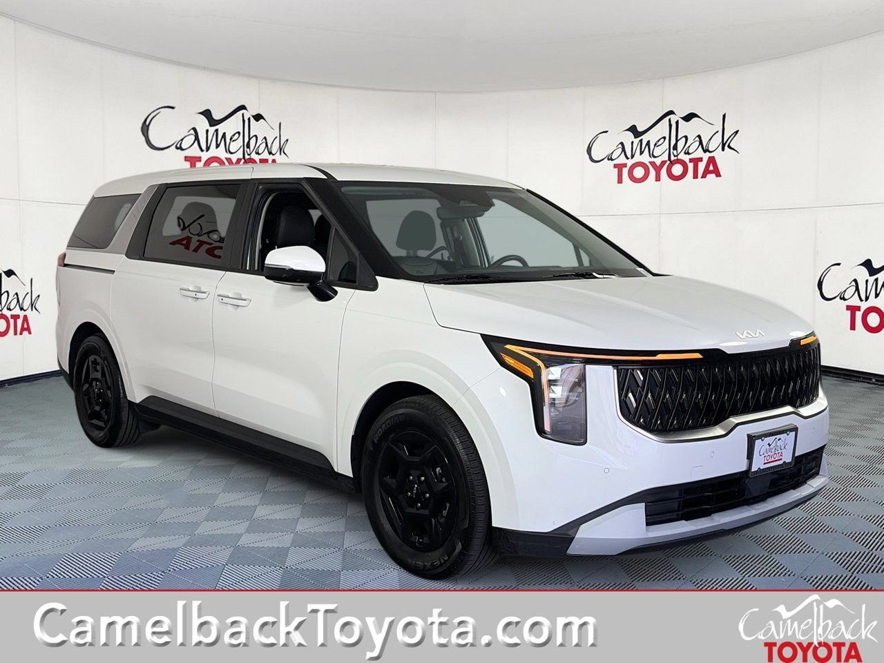 Used 2026 Kia Carnival FWD image 1