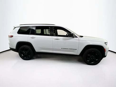 Used 2023 Jeep Grand Cherokee L Laredo image 4