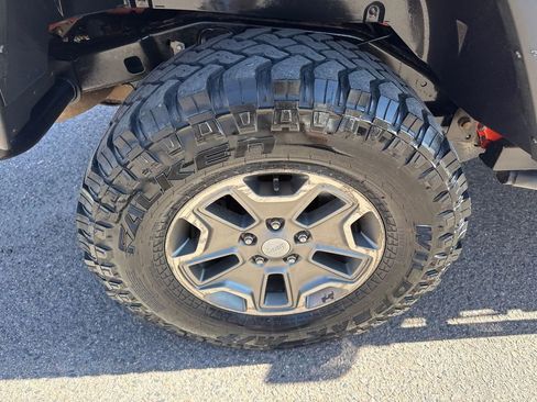 Used 2015 Jeep Wrangler Sport w/ Quick Order Package 24S AWD/4WD image 17