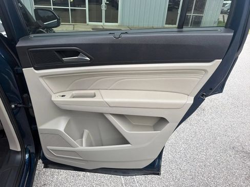 Used 2023 Volkswagen Atlas SE w/ Panoramic Sunroof Package FWD image 22