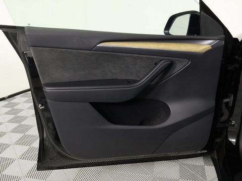 Used 2023 Tesla Model Y Long Range AWD/4WD image 17