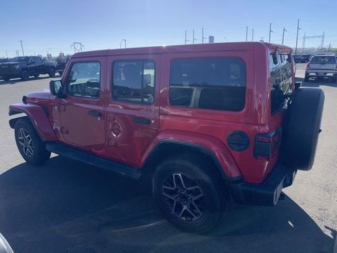 Used 2024 Jeep Wrangler Unlimited Sahara w/ Technology Group AWD/4WD image 5