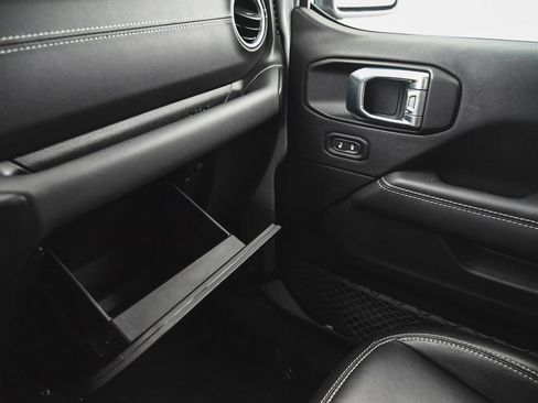 Used 2023 Jeep Wrangler Unlimited Sahara w/ Cold Weather Group image 16