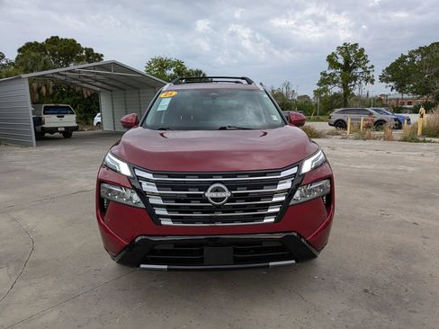 Used 2025 Nissan Rogue Platinum AWD/4WD image 3