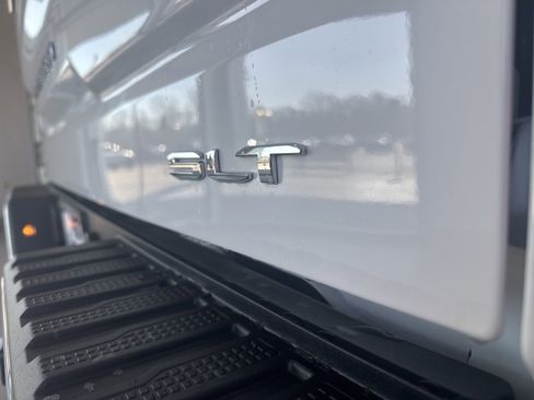 Used 2025 GMC Sierra 1500 SLT image 12