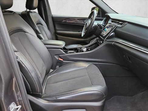 Used 2022 Jeep Grand Cherokee L Laredo AWD/4WD image 19