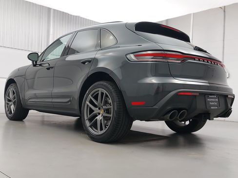 Certified 2026 Porsche Macan AWD/4WD image 3