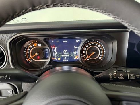 Certified 2025 Jeep Wrangler Unlimited Rubicon w/ Convenience Group AWD/4WD image 24