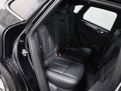 Certified 2024 Porsche Macan AWD/4WD image 37
