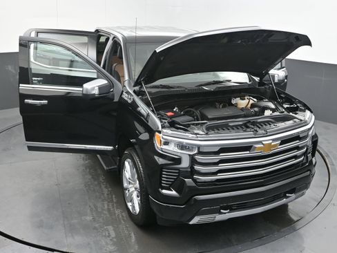 Used 2025 Chevrolet Silverado 1500 High Country AWD/4WD image 36