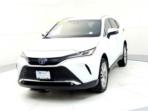 Certified 2024 Toyota Venza XLE image 2