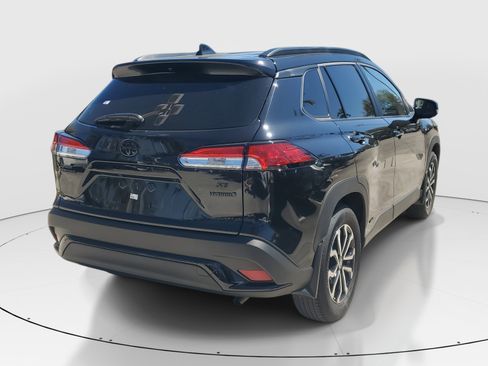 Certified 2024 Toyota Corolla Cross SE image 3