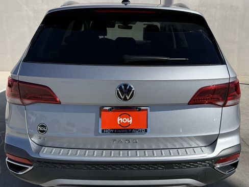 Certified 2024 Volkswagen Taos SE w/ MDO Package image 4